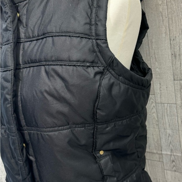 NEW YORK & CO. Black vest removable fur lined hood. Size Medium - Picture 2 of 13